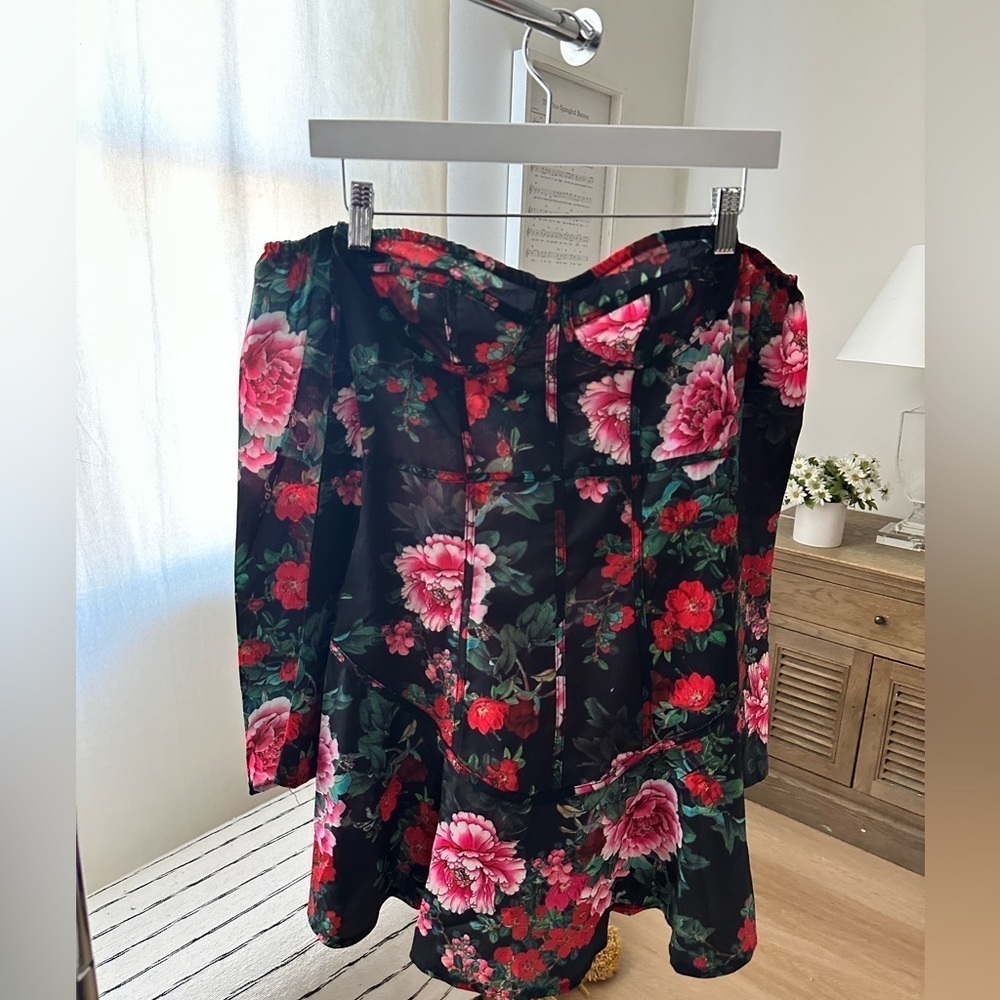 Pretty Little thing mini floral dress/ sold out
